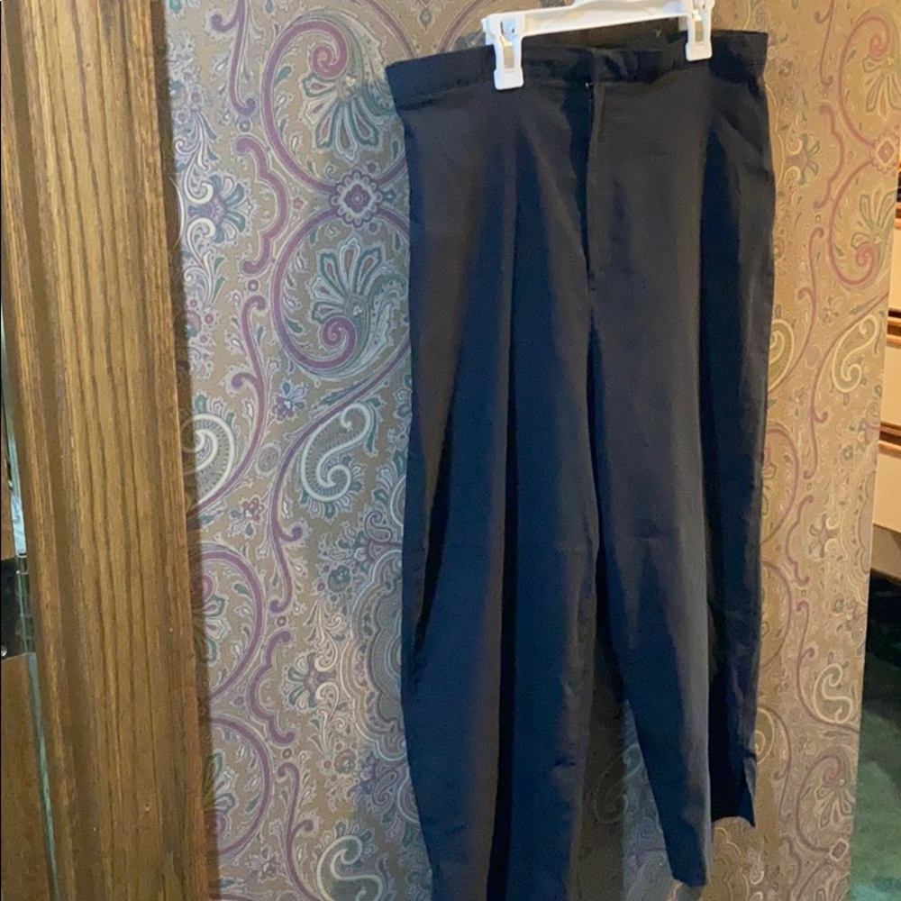 Black ankle length pants 🎰